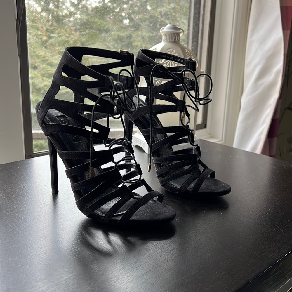 Black tie up heels